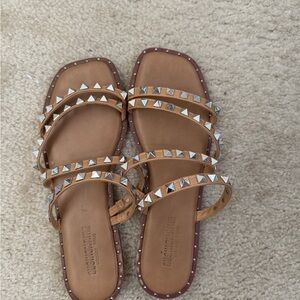 Cushionaire Tan Studded Sandals
